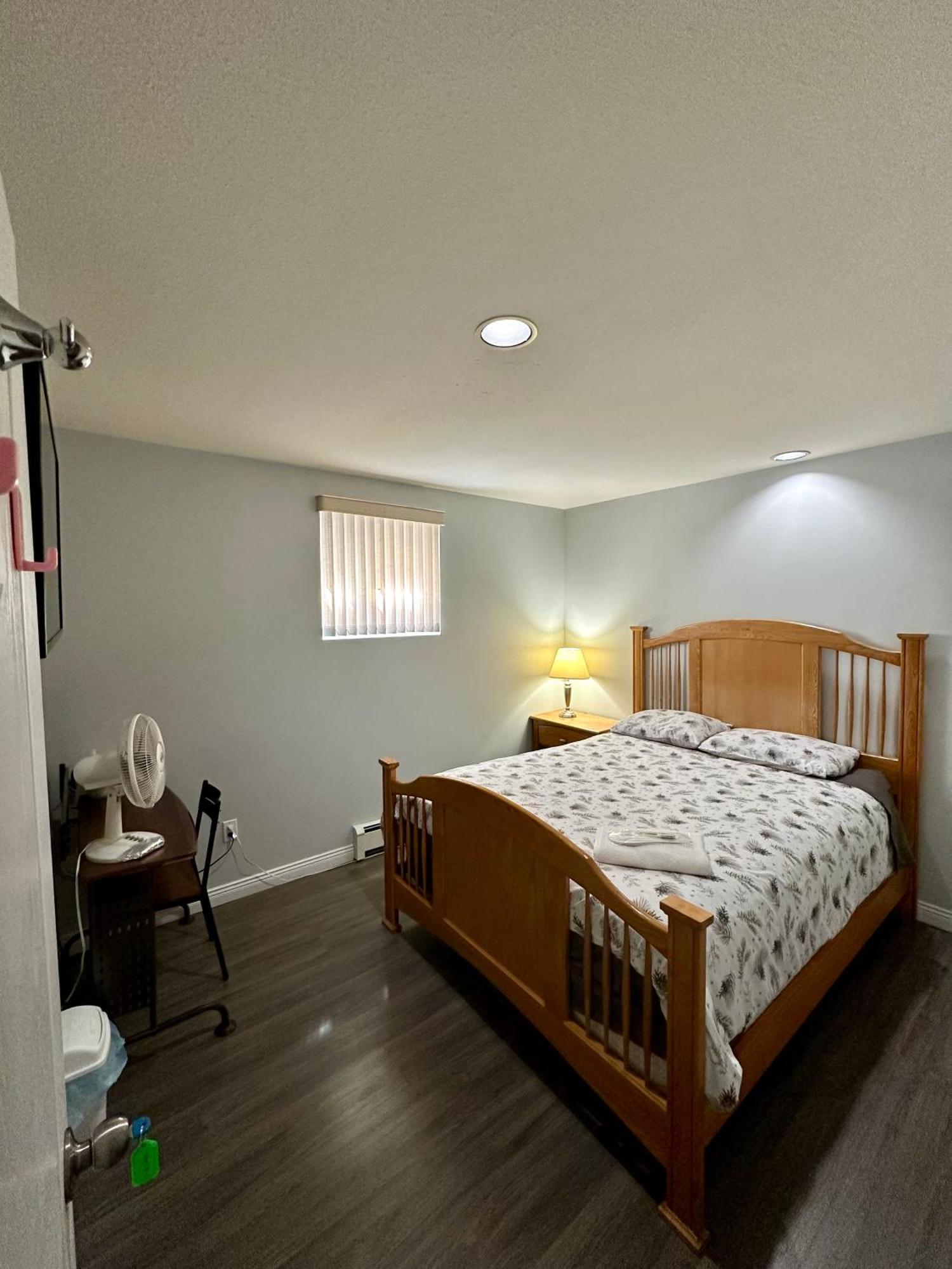 Anne'S Bnb Surrey Bagian luar foto